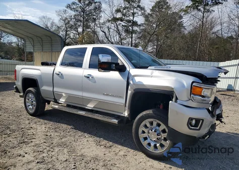 2018 GMC Sierra K2500 Denali z USA, uszkodzony, nr VIN 1GT12UEYXJF209538